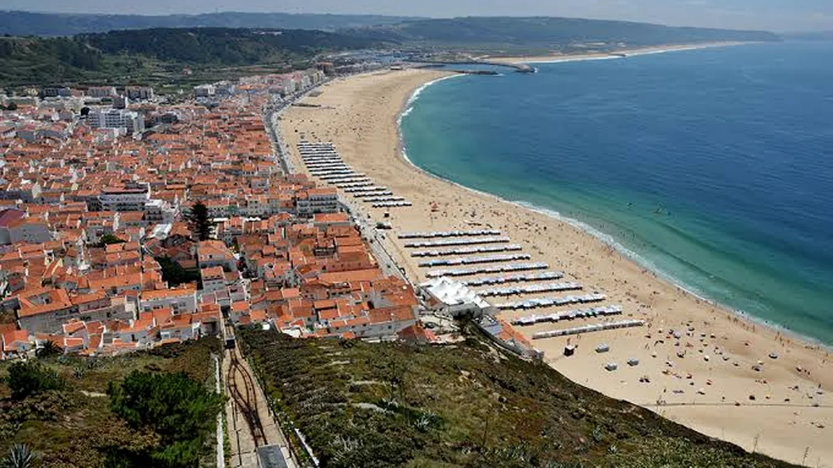 Vista da praia da Nazaré a partir do Sítio