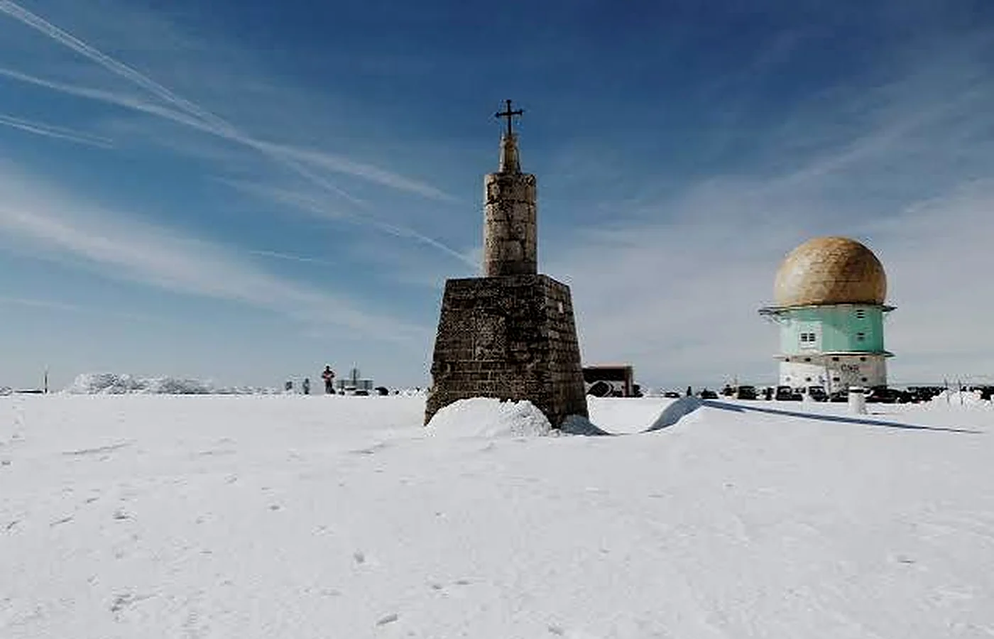 Serra da Estrela com neve junto à Torre